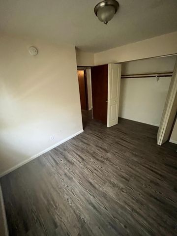 1107 57th Avenue N, Brooklyn Center, MN 55430