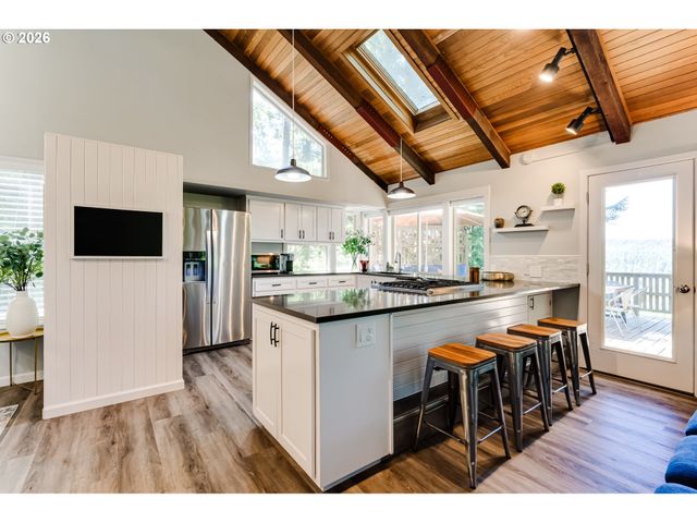 3721 PINE CANYON Dr, Eugene, OR 97405