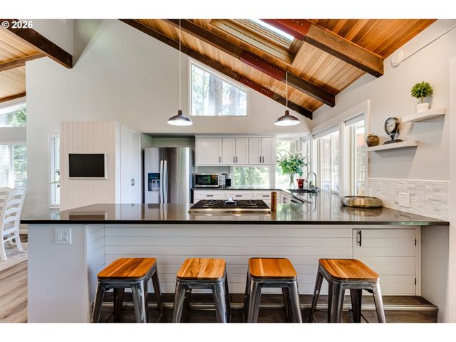 3721 PINE CANYON Dr, Eugene, OR 97405