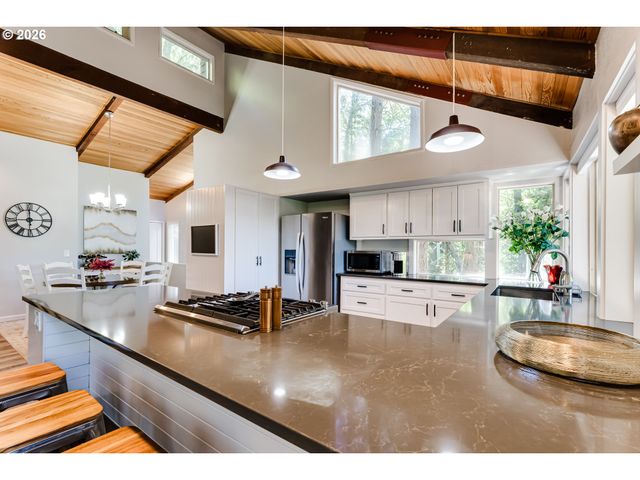 3721 PINE CANYON Dr, Eugene, OR 97405