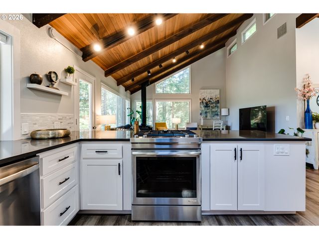 3721 PINE CANYON Dr, Eugene, OR 97405