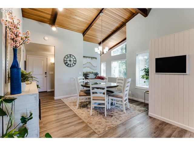 3721 PINE CANYON Dr, Eugene, OR 97405