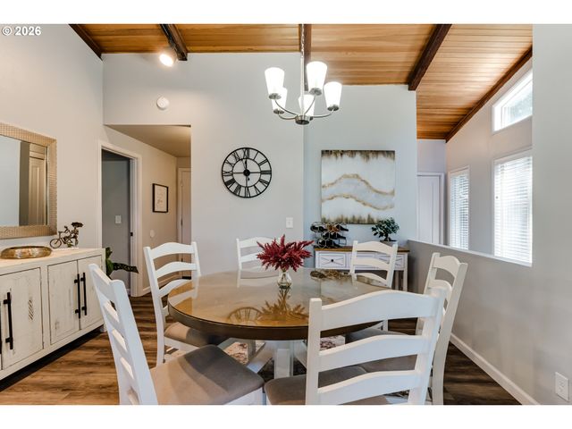 3721 PINE CANYON Dr, Eugene, OR 97405