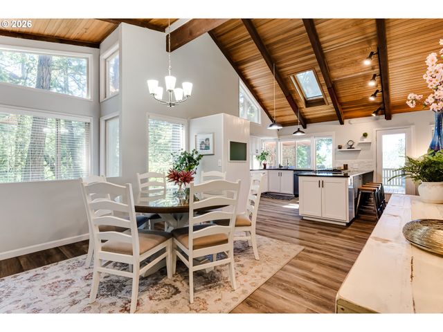 3721 PINE CANYON Dr, Eugene, OR 97405