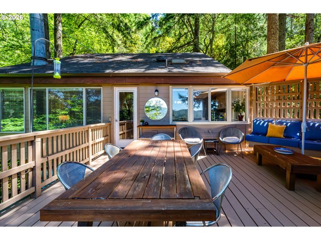 3721 PINE CANYON Dr, Eugene, OR 97405