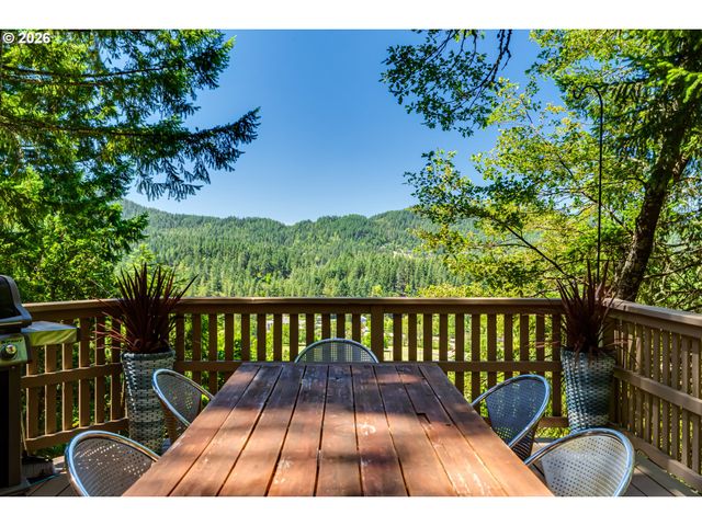 3721 PINE CANYON Dr, Eugene, OR 97405