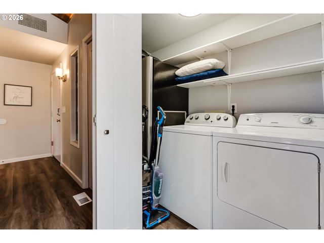 3721 PINE CANYON Dr, Eugene, OR 97405