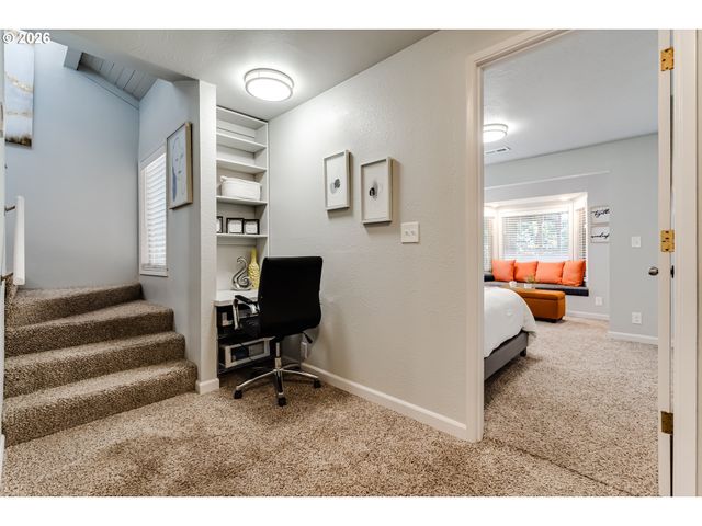 3721 PINE CANYON Dr, Eugene, OR 97405