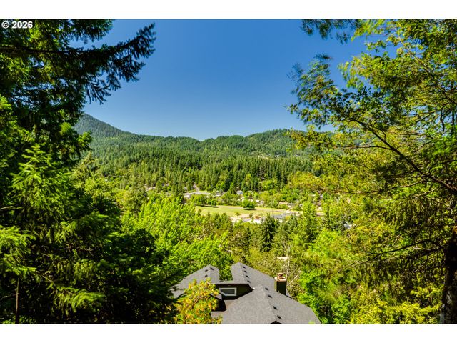 3721 PINE CANYON Dr, Eugene, OR 97405