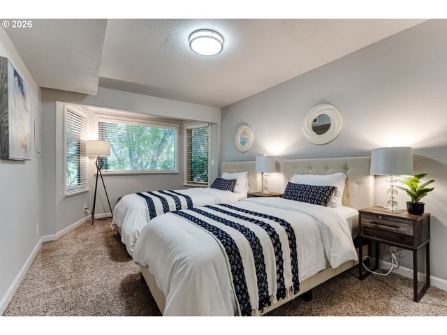 3721 PINE CANYON Dr, Eugene, OR 97405