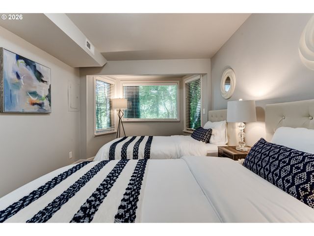 3721 PINE CANYON Dr, Eugene, OR 97405