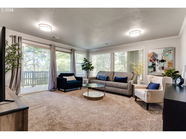 3721 PINE CANYON Dr, Eugene, OR 97405