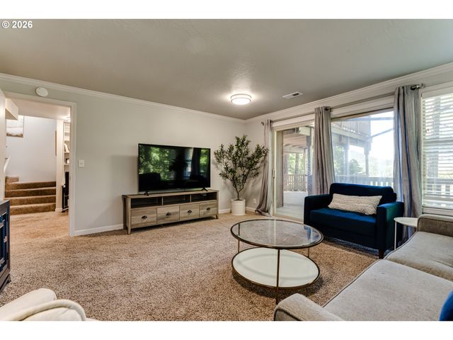 3721 PINE CANYON Dr, Eugene, OR 97405