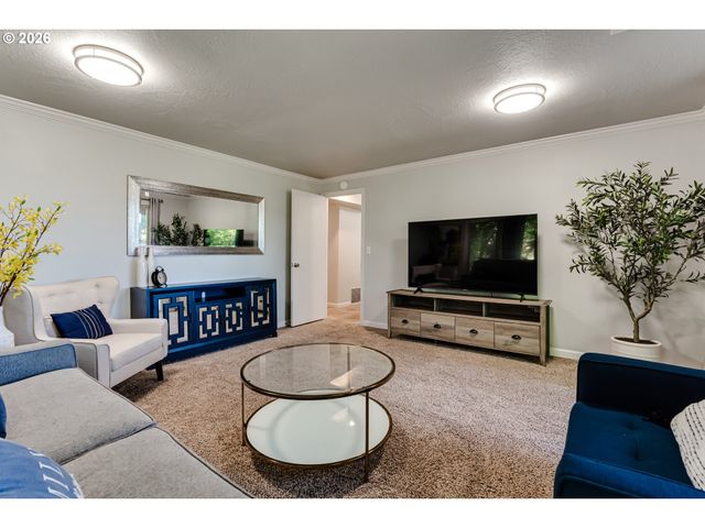 3721 PINE CANYON Dr, Eugene, OR 97405