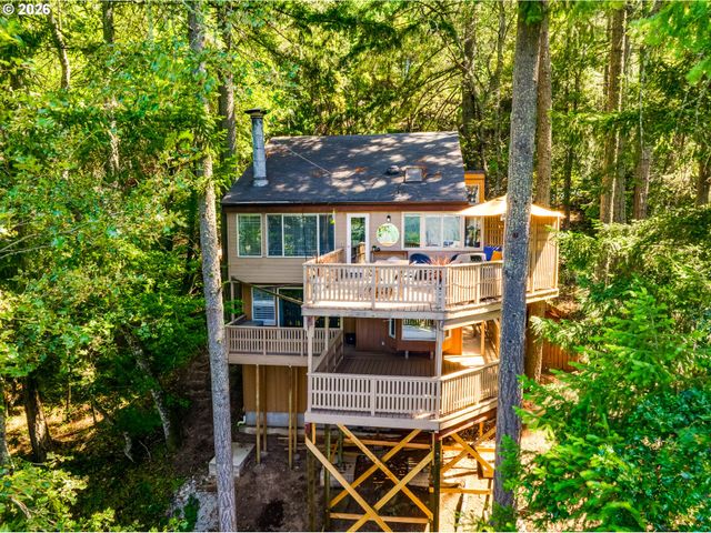 3721 PINE CANYON Dr, Eugene, OR 97405