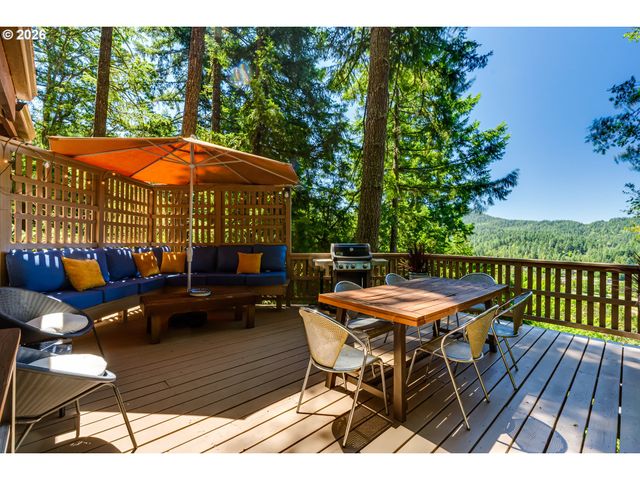 3721 PINE CANYON Dr, Eugene, OR 97405
