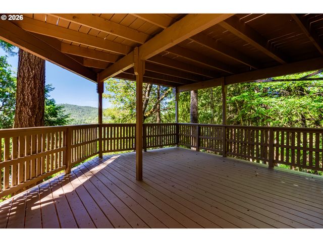 3721 PINE CANYON Dr, Eugene, OR 97405