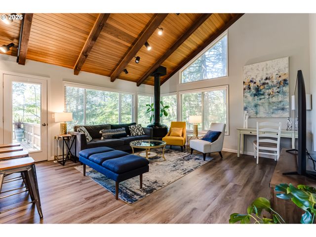 3721 PINE CANYON Dr, Eugene, OR 97405