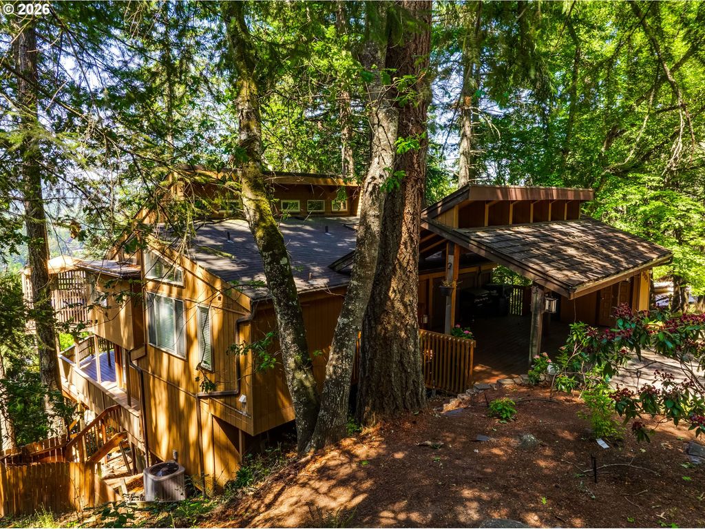 3721 PINE CANYON Dr, Eugene, OR 97405