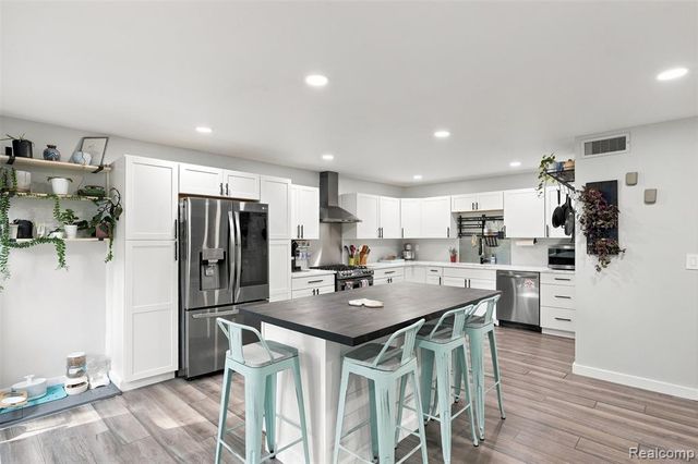 2365 Lochaven Road, West Bloomfield, MI 48324