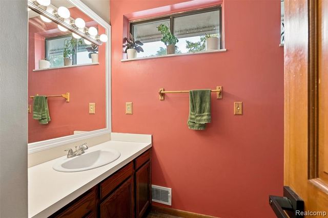 2365 Lochaven Road, West Bloomfield, MI 48324
