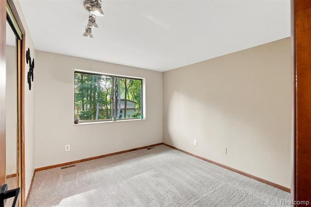 2365 Lochaven Road, West Bloomfield, MI 48324