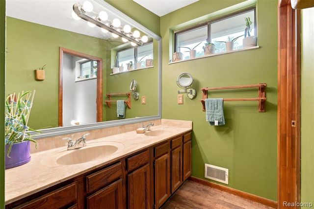2365 Lochaven Road, West Bloomfield, MI 48324