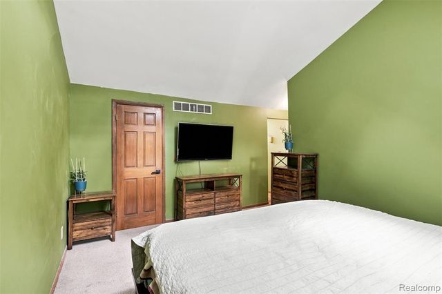 2365 Lochaven Road, West Bloomfield, MI 48324