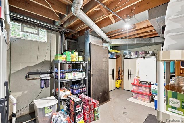 2365 Lochaven Road, West Bloomfield, MI 48324