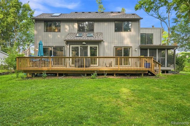 2365 Lochaven Road, West Bloomfield, MI 48324