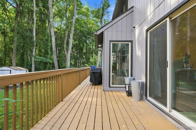 2365 Lochaven Road, West Bloomfield, MI 48324