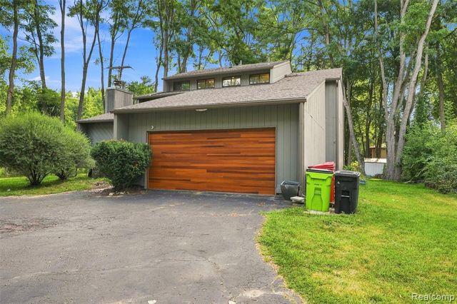 2365 Lochaven Road, West Bloomfield, MI 48324