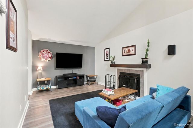 2365 Lochaven Road, West Bloomfield, MI 48324
