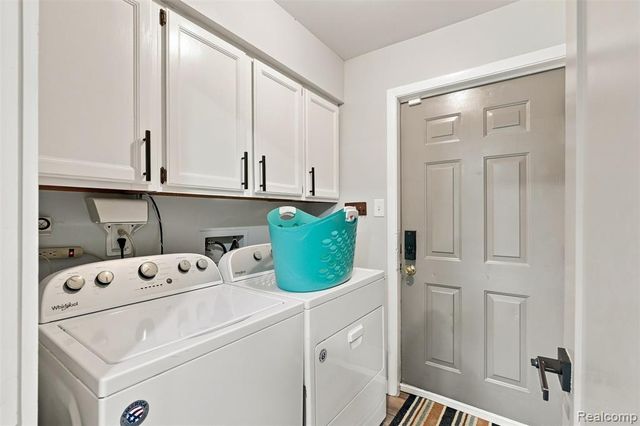 2365 Lochaven Road, West Bloomfield, MI 48324