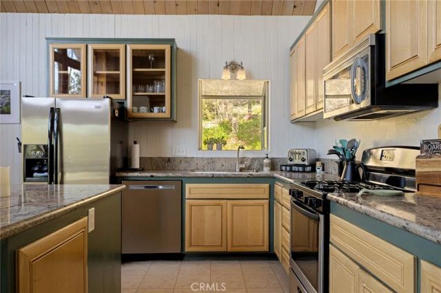 735 Bishorn Drive, Lake Arrowhead, CA 92352