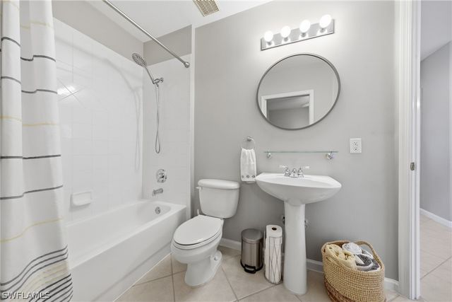 3990 Deer Crossing CT 102, Naples, FL 34114