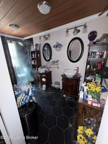 7416 Colt Dr, Louisville, KY 40214