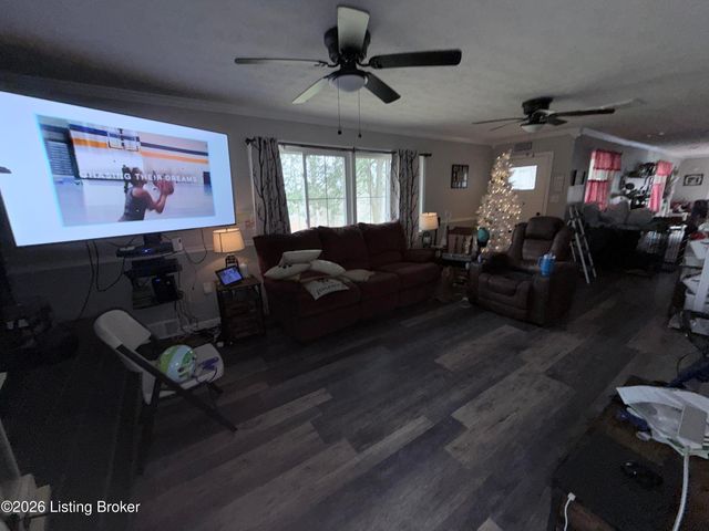 7416 Colt Dr, Louisville, KY 40214