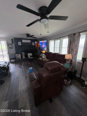 7416 Colt Dr, Louisville, KY 40214