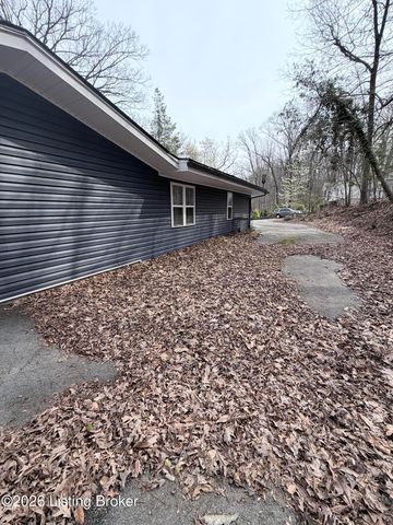 7416 Colt Dr, Louisville, KY 40214