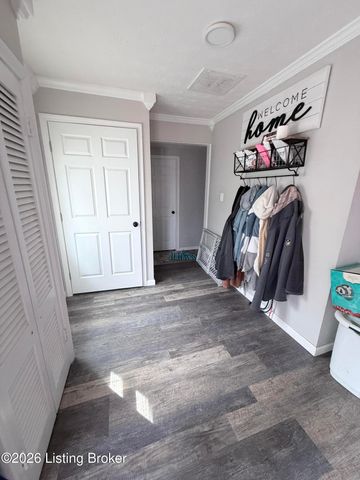 7416 Colt Dr, Louisville, KY 40214