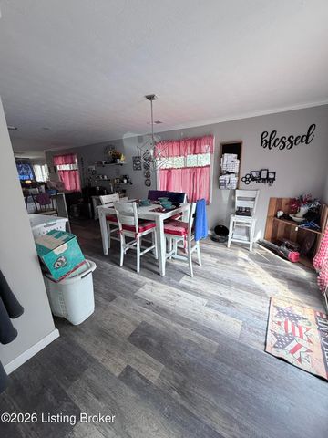 7416 Colt Dr, Louisville, KY 40214