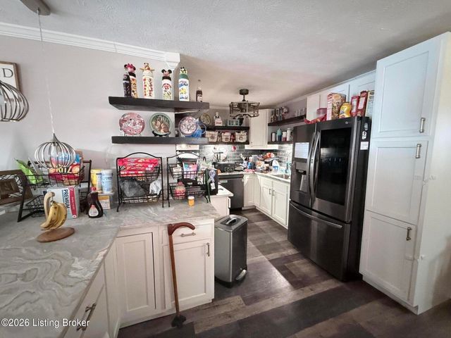 7416 Colt Dr, Louisville, KY 40214