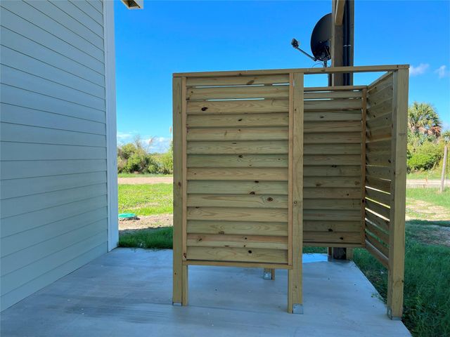 1059 Shady Lane, Gilchrist, TX 77617