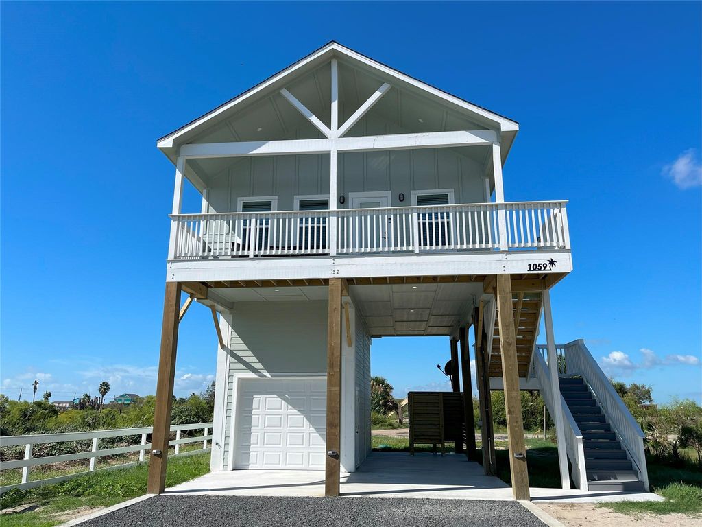 1059 Shady Lane, Gilchrist, TX 77617