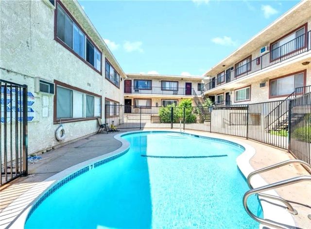 8800 Cedros Avenue 207, Panorama City, CA 91402