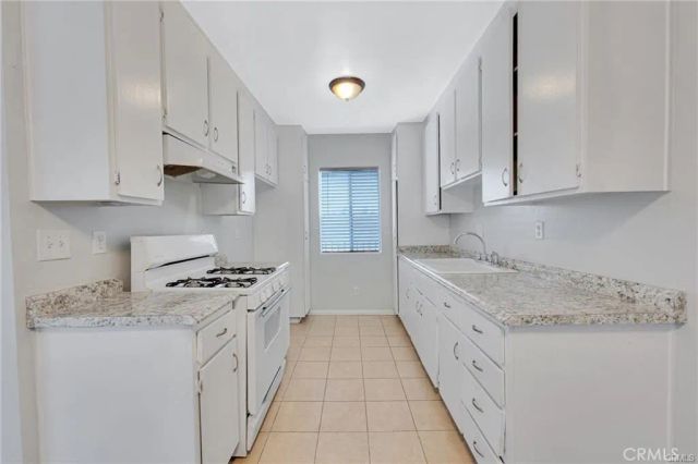 8800 Cedros Avenue 207, Panorama City, CA 91402