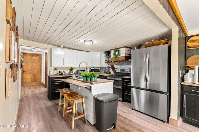 1214 Little Elk Creek Rd, Pioneer, TN 37847