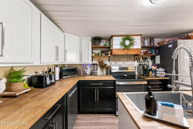 1214 Little Elk Creek Rd, Pioneer, TN 37847