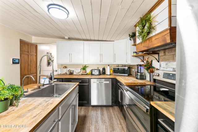 1214 Little Elk Creek Rd, Pioneer, TN 37847